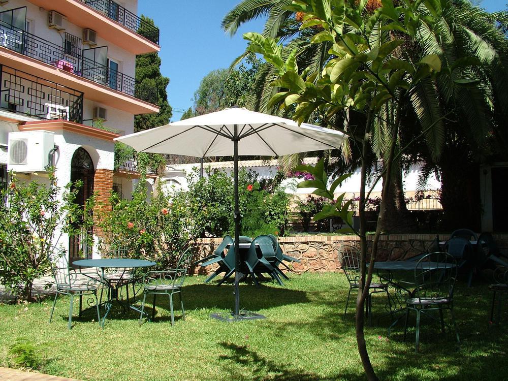 Hotel Carmen Teresa Torremolinos Bagian luar foto