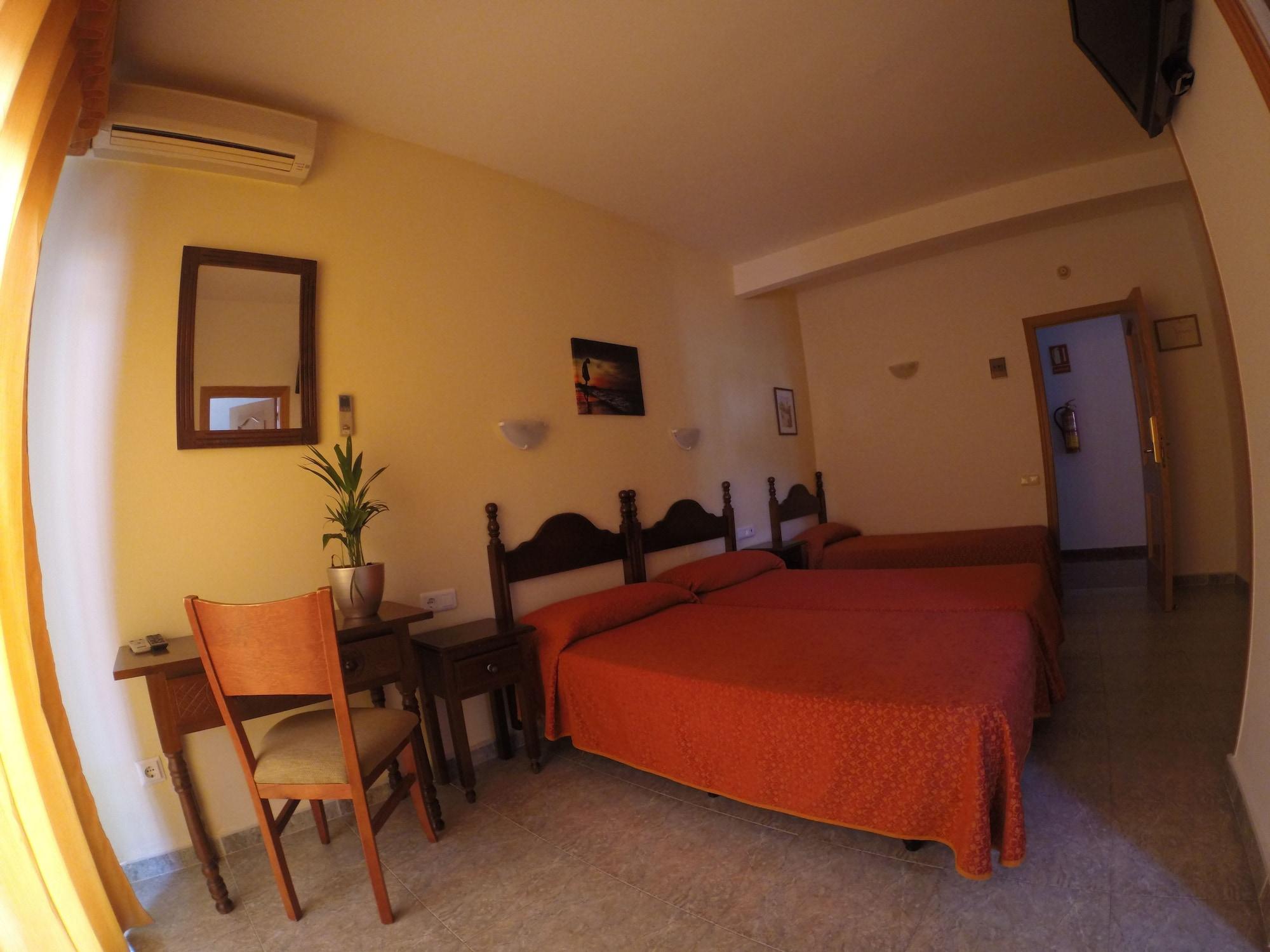 Hotel Carmen Teresa Torremolinos Bagian luar foto