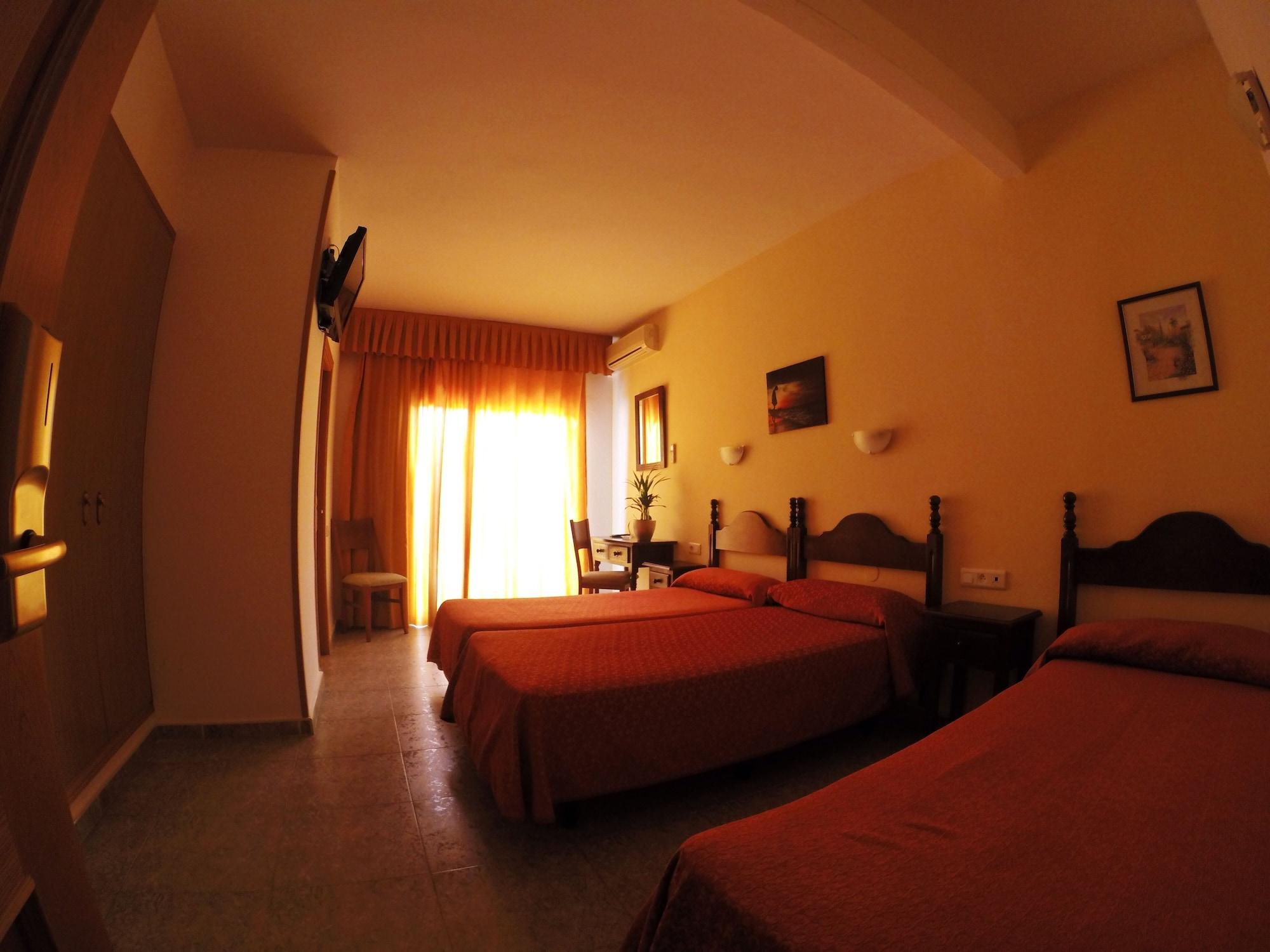 Hotel Carmen Teresa Torremolinos Bagian luar foto