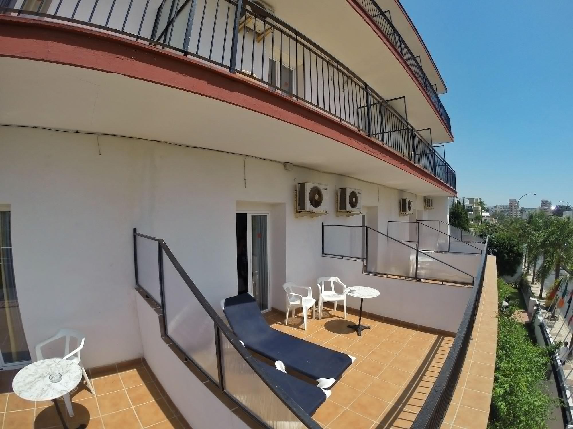 Hotel Carmen Teresa Torremolinos Bagian luar foto