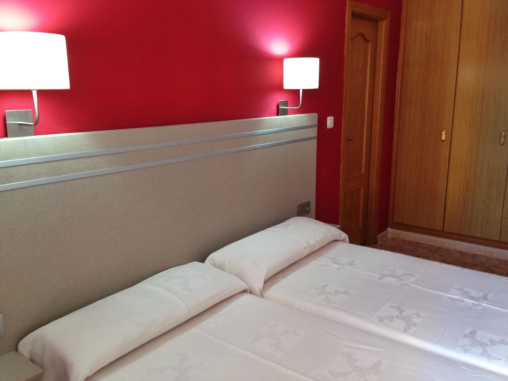 Hotel Carmen Teresa Torremolinos Bagian luar foto
