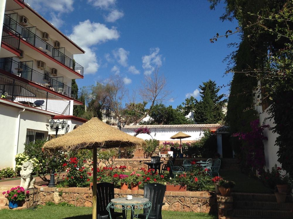 Hotel Carmen Teresa Torremolinos Bagian luar foto