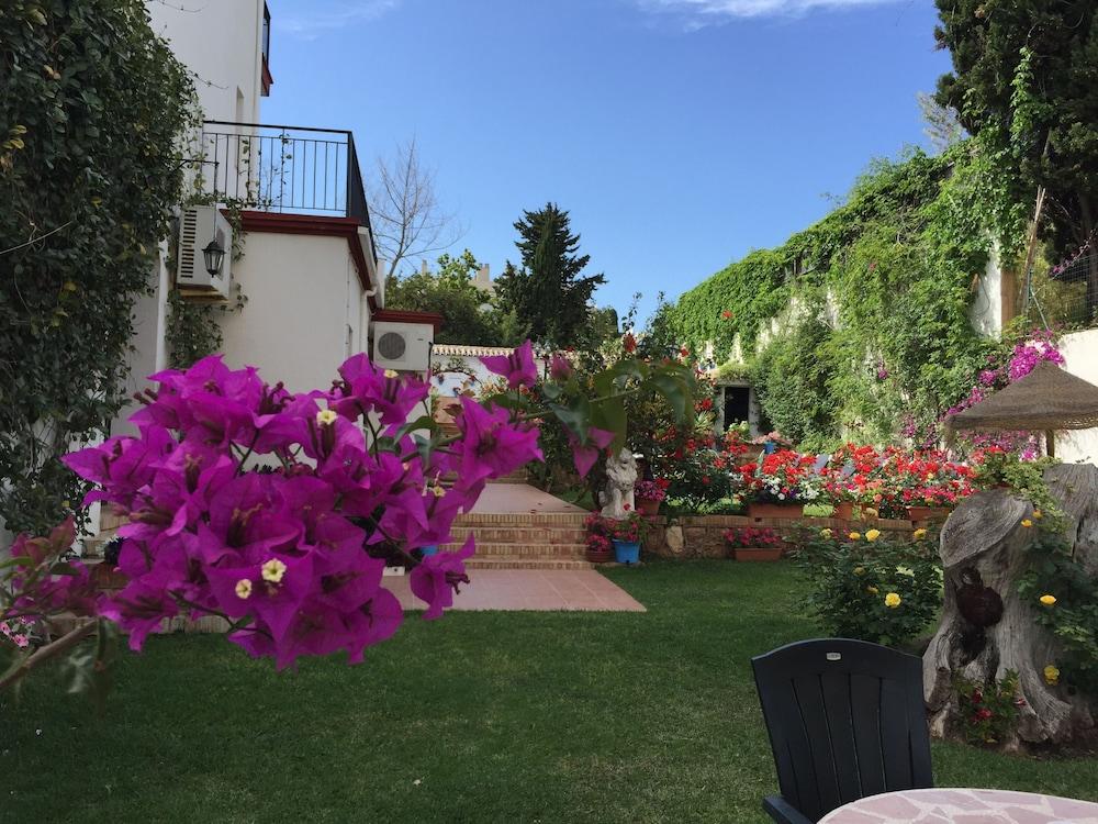 Hotel Carmen Teresa Torremolinos Bagian luar foto