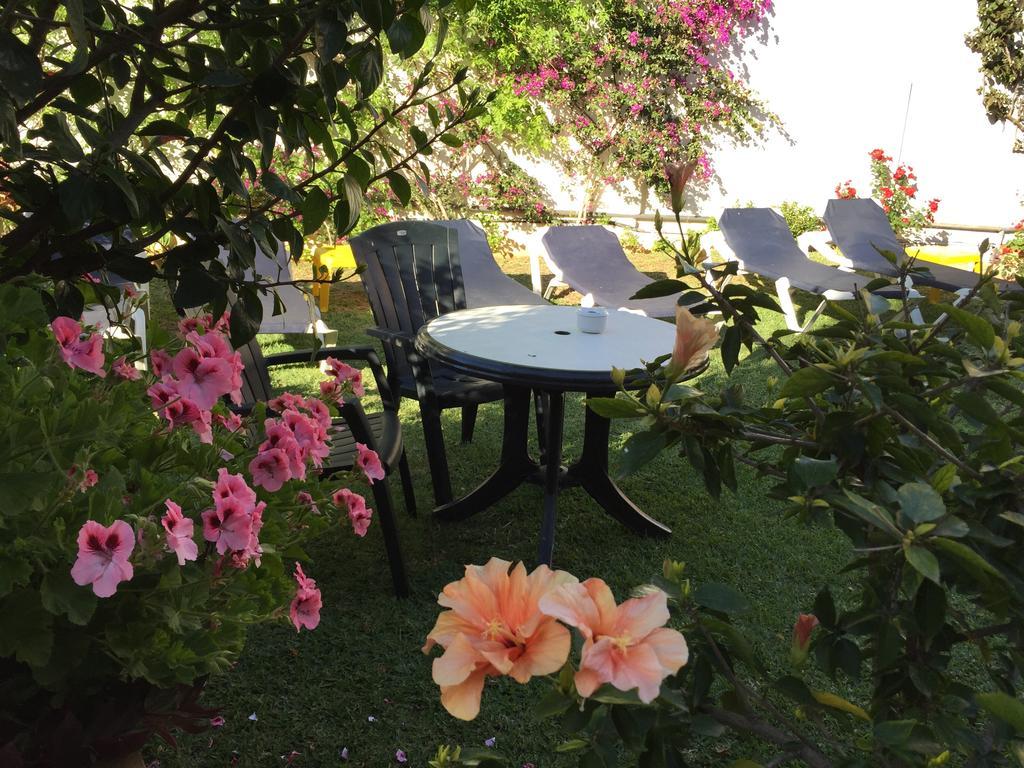 Hotel Carmen Teresa Torremolinos Bagian luar foto
