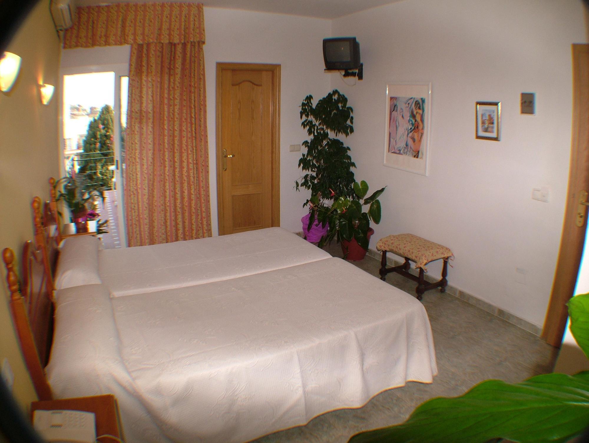 Hotel Carmen Teresa Torremolinos Bagian luar foto