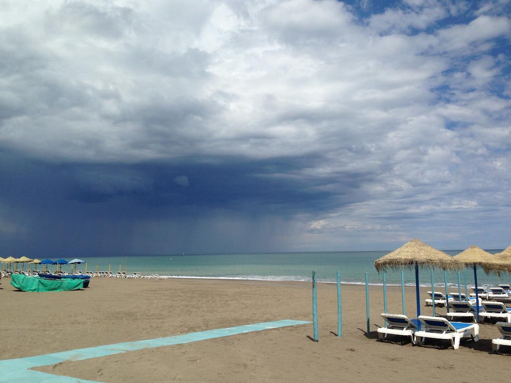 Hotel Carmen Teresa Torremolinos Bagian luar foto