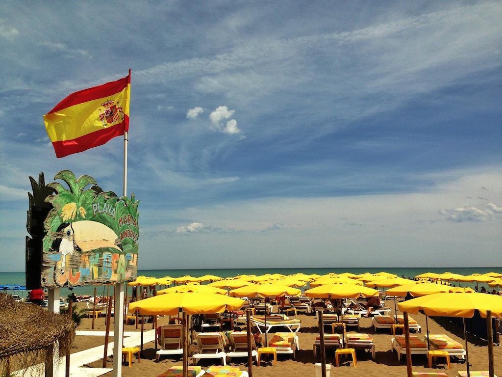 Hotel Carmen Teresa Torremolinos Bagian luar foto