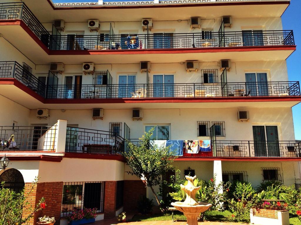 Hotel Carmen Teresa Torremolinos Bagian luar foto