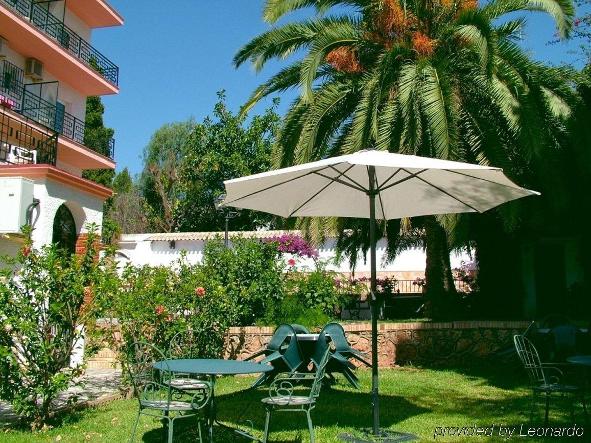 Hotel Carmen Teresa Torremolinos Bagian luar foto