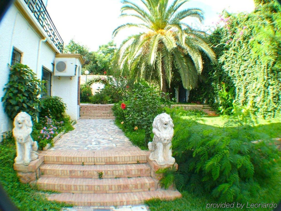 Hotel Carmen Teresa Torremolinos Bagian luar foto