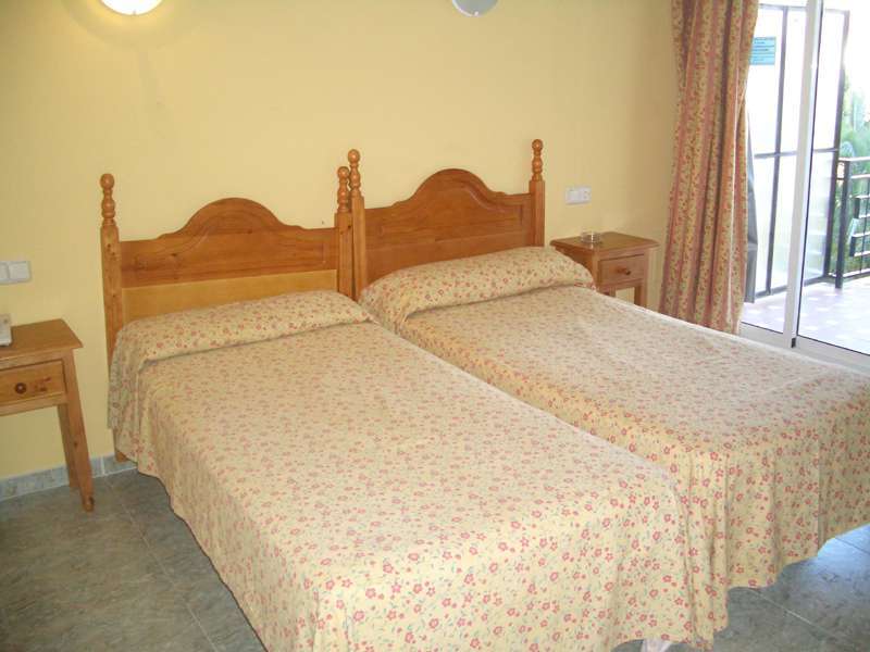 Hotel Carmen Teresa Torremolinos Bagian luar foto