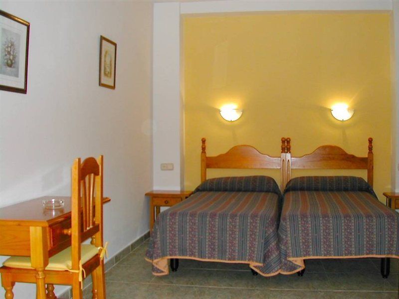 Hotel Carmen Teresa Torremolinos Bagian luar foto