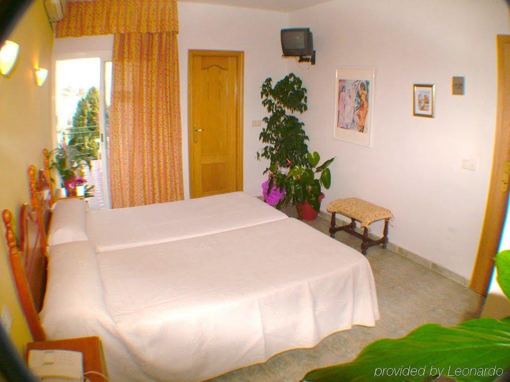 Hotel Carmen Teresa Torremolinos Bagian luar foto