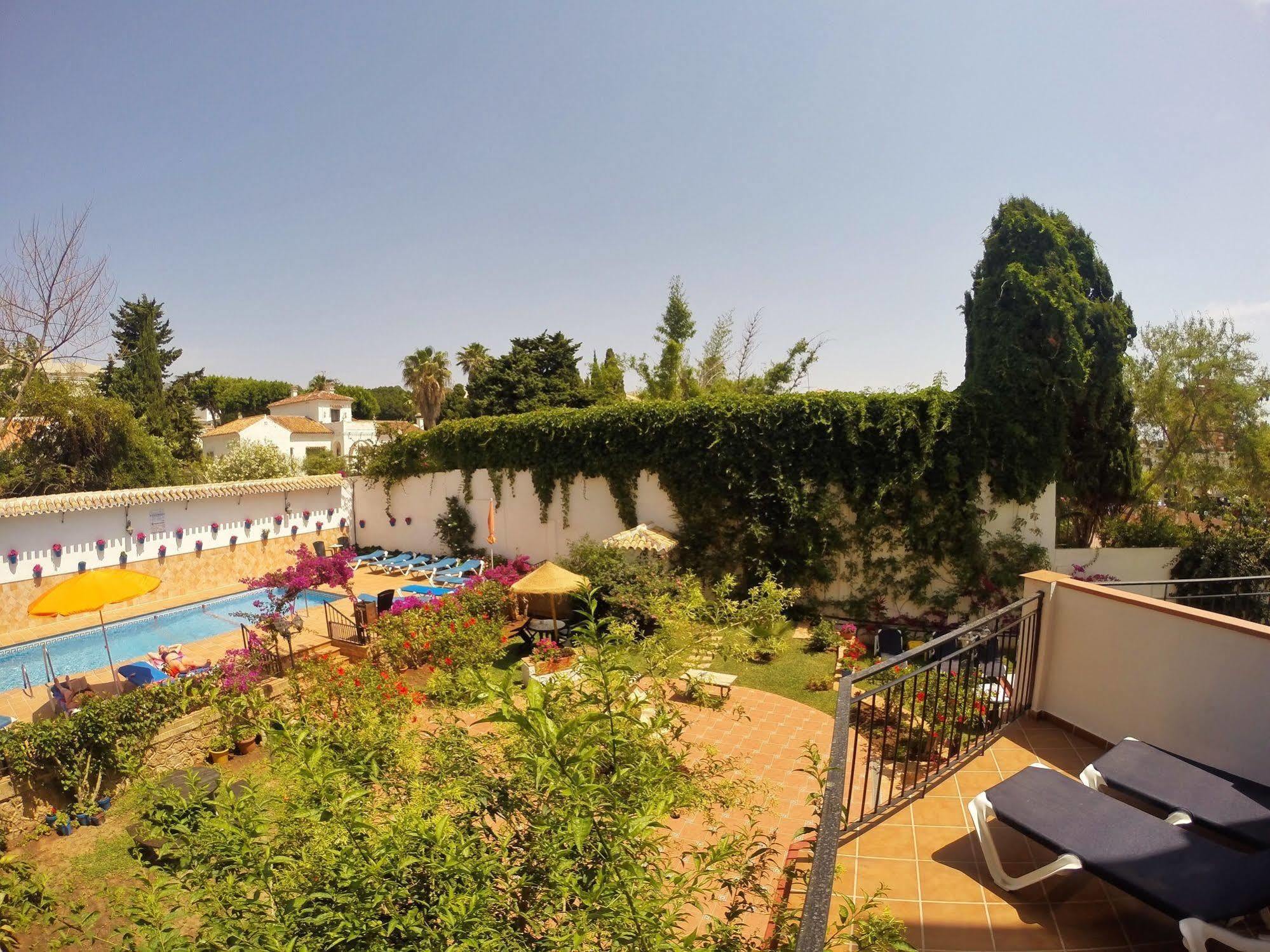 Hotel Carmen Teresa Torremolinos Bagian luar foto