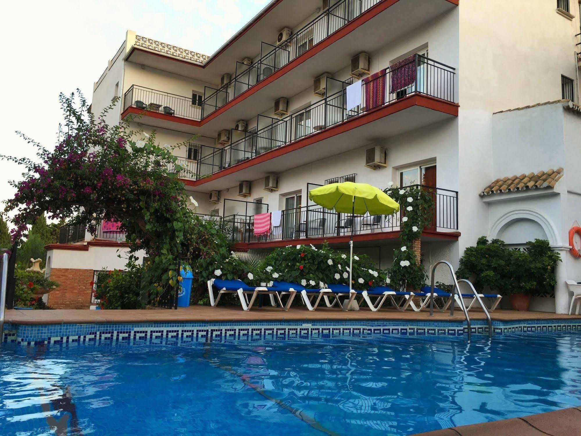 Hotel Carmen Teresa Torremolinos Bagian luar foto