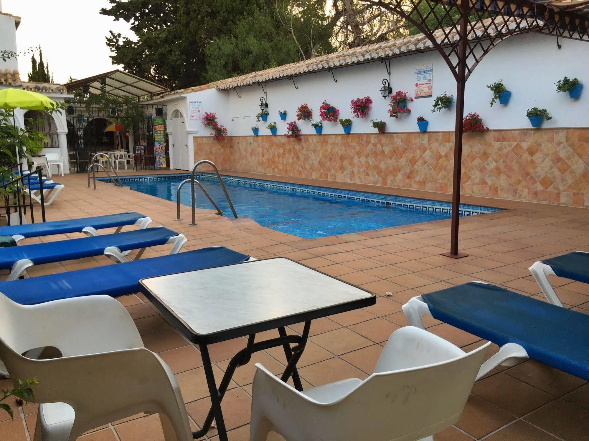 Hotel Carmen Teresa Torremolinos Bagian luar foto