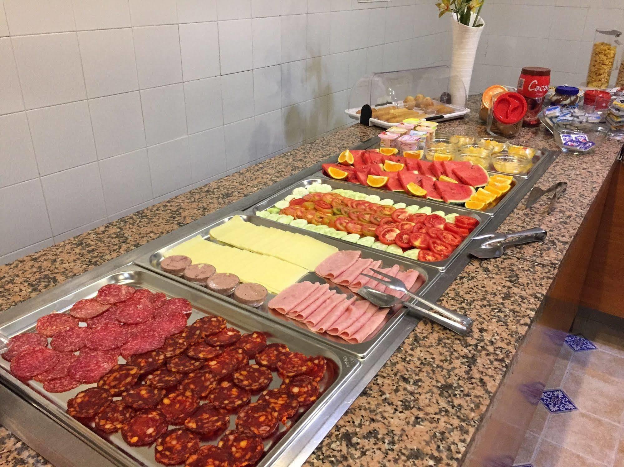 Hotel Carmen Teresa Torremolinos Bagian luar foto