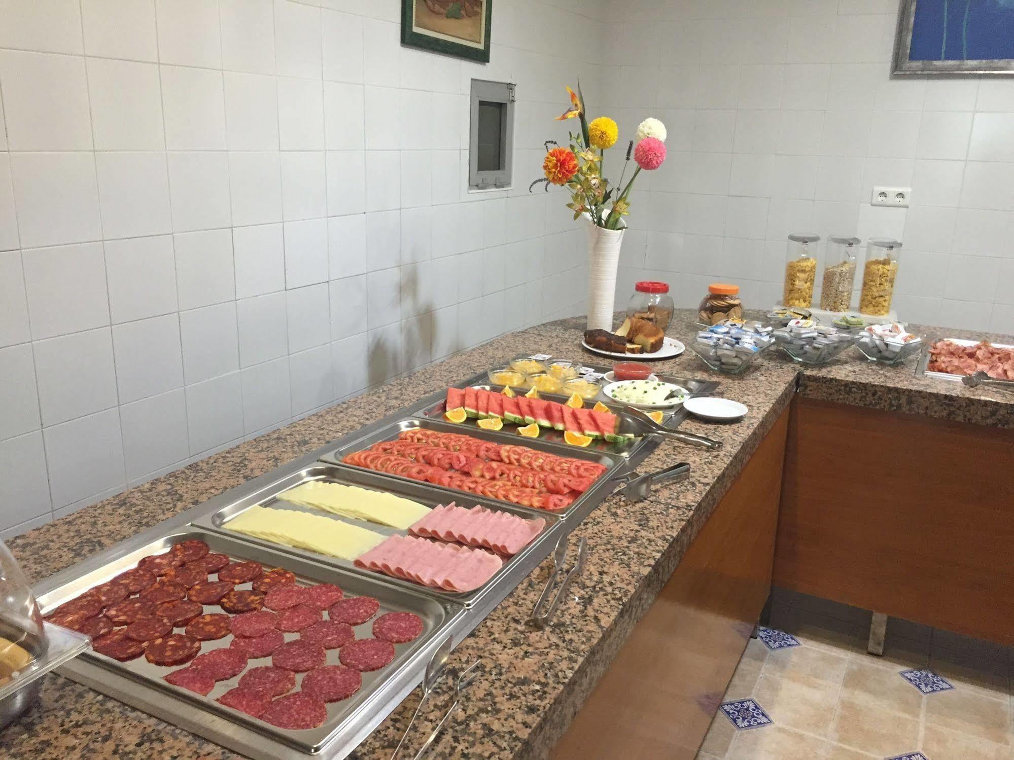 Hotel Carmen Teresa Torremolinos Bagian luar foto