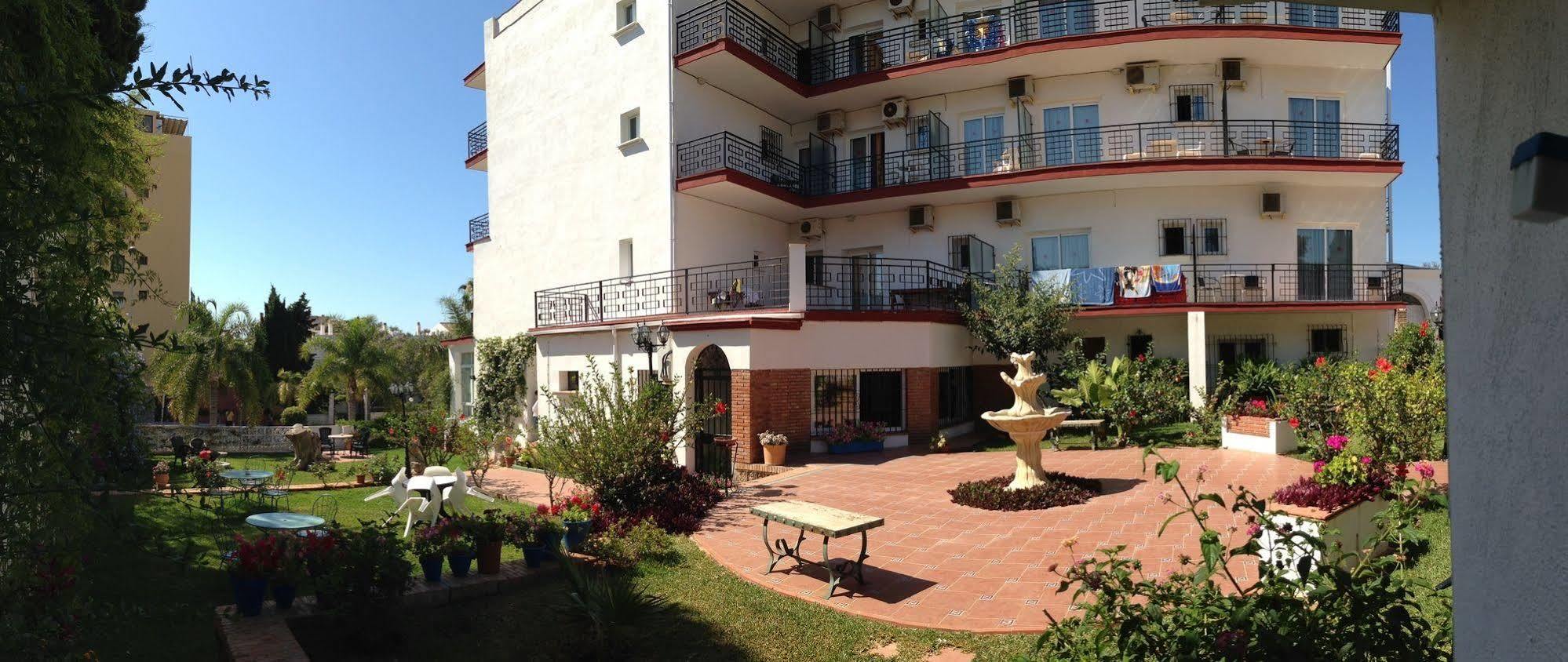 Hotel Carmen Teresa Torremolinos Bagian luar foto